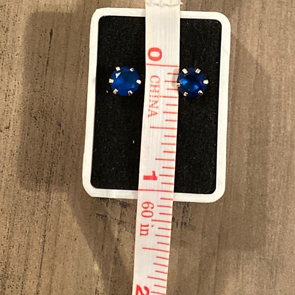 10K Yellow Gold Studs - Picture 3 of 6